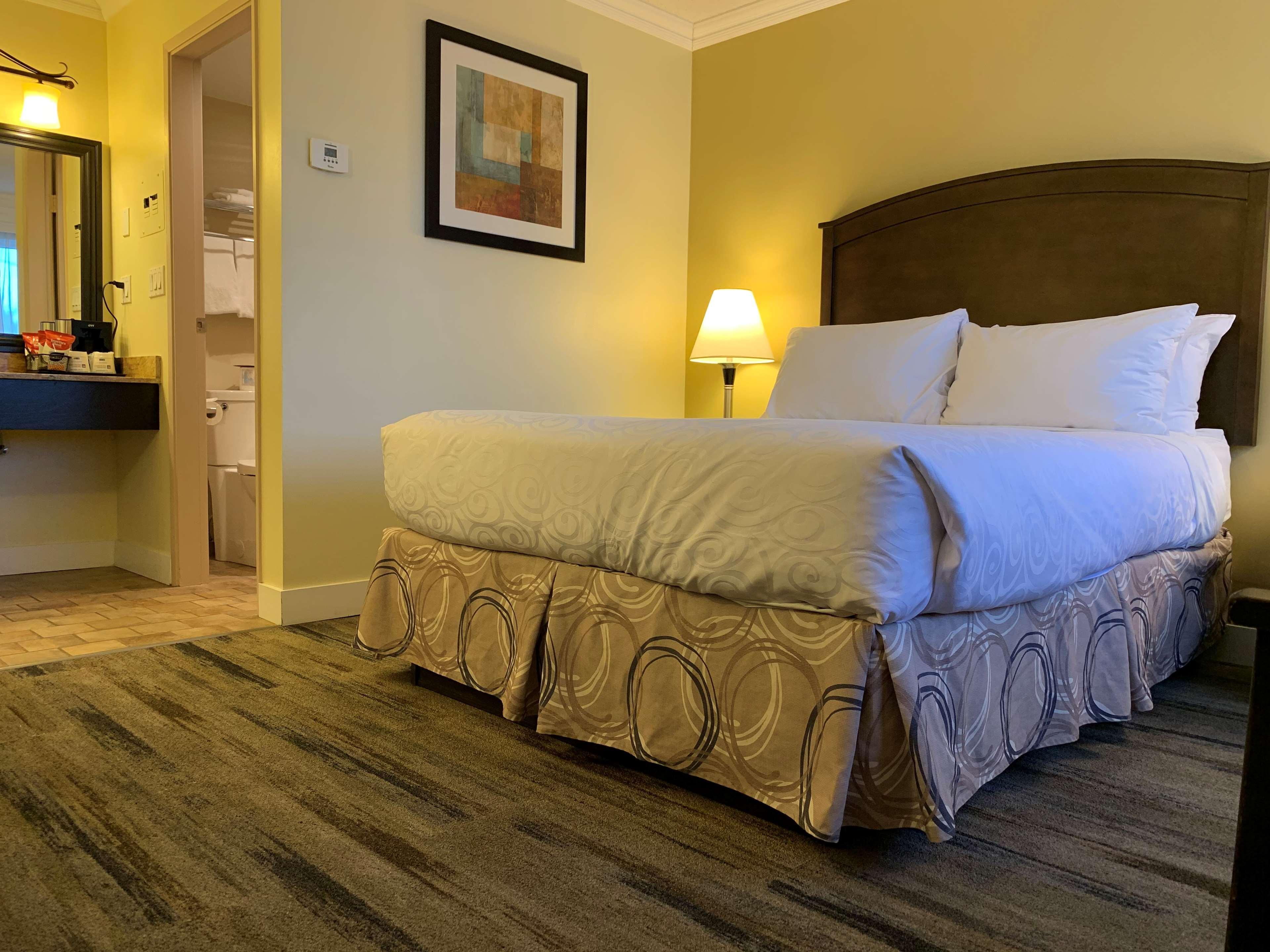 Best Western Plus Burnaby Hotel Bagian luar foto