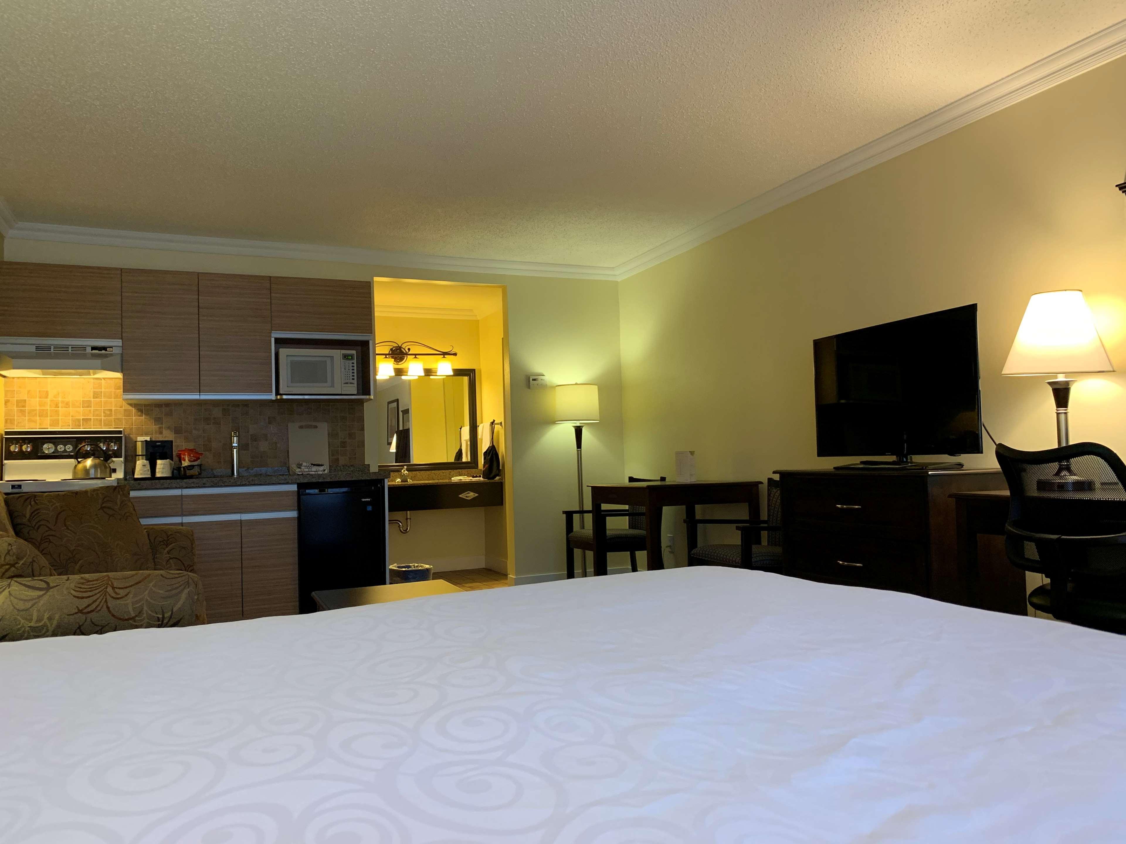 Best Western Plus Burnaby Hotel Bagian luar foto