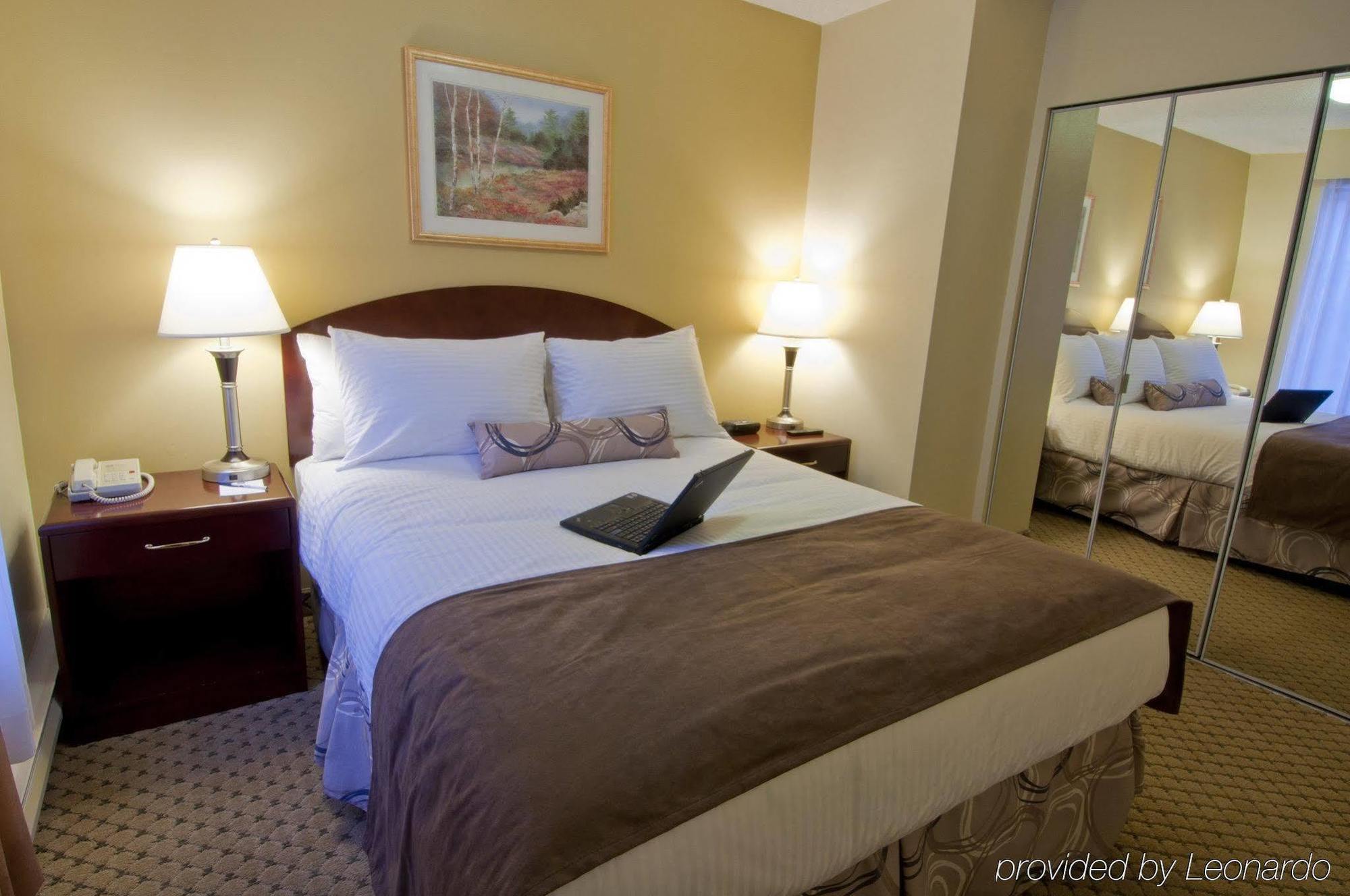 Best Western Plus Burnaby Hotel Bagian luar foto